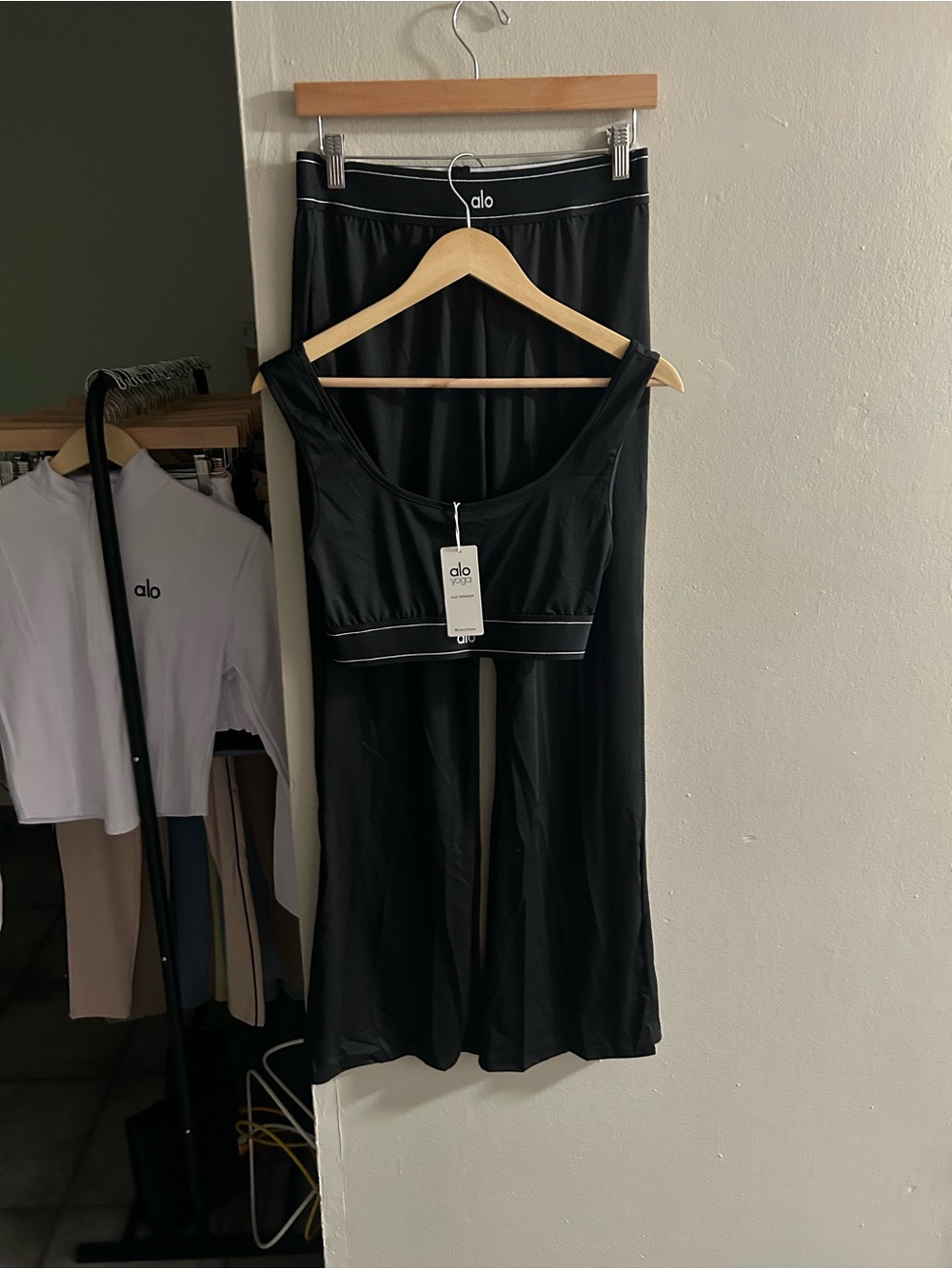Inspire ALO Yoga Black Sports Bra and wide pant Set